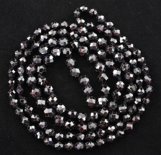 A 1920s/1930s single strand graduated facetted garnet bead necklace, 24in